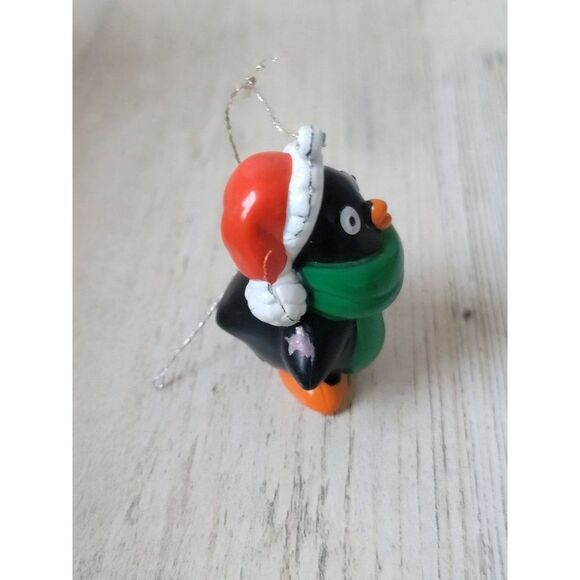 Topps 2001 penguin scarf Santa hat ornament Xmas - Picture 4 of 5